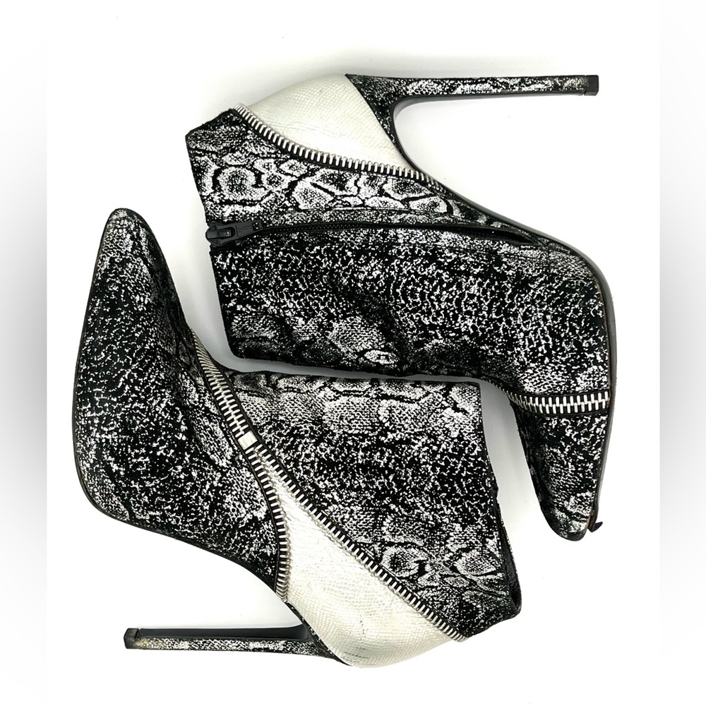 Saint Laurent snake skin print zipper ankle booties - Picture 6 of 9